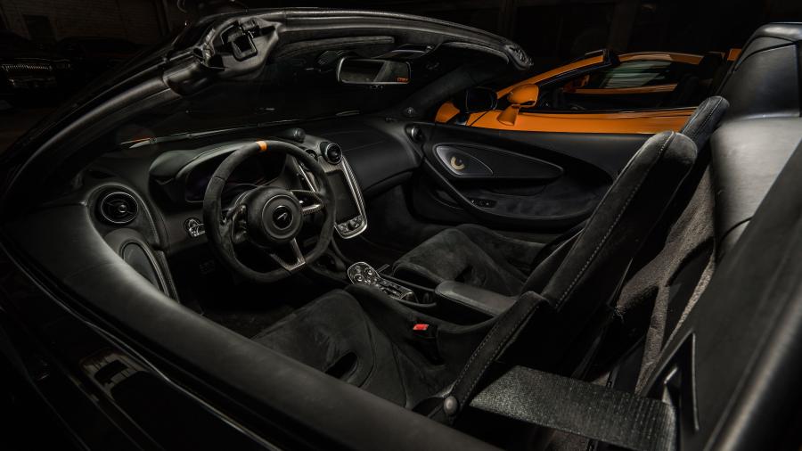 Интерьер McLaren MSO 570S Spider Sarthe Grey 2018 года  (фото 3 из 5)